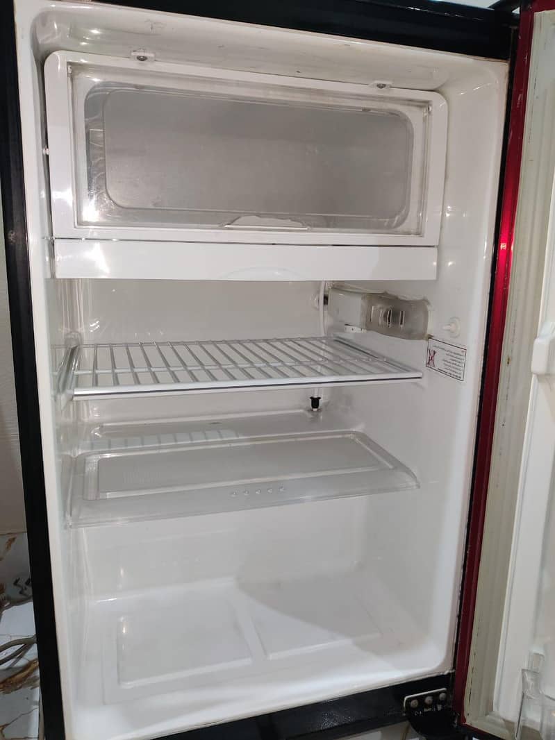 بجلی کی بچت کے ساتھ بیل منی فرج PEL 4