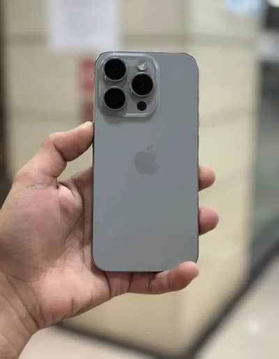 Iphone 15 pro natural