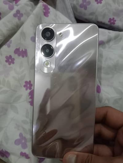 Ya mobile acha ha or is ki battery timing to zabardast ha Pakistan ma