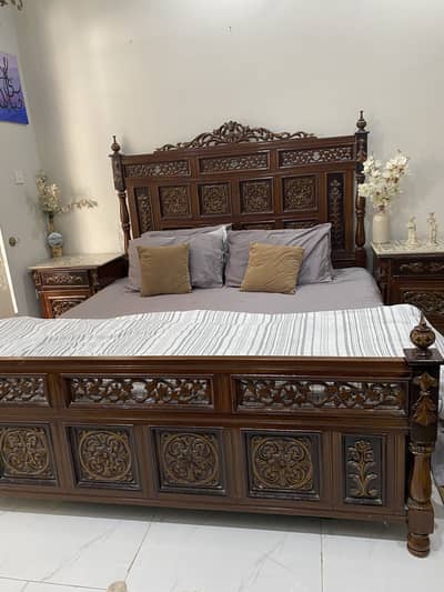 Chinioti Sheesham Wood Bed Set with side tables and dressing table