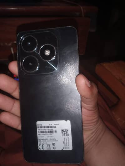 Tecno spark 20mobil bohat acha hai 9/10 condition hai with box charger