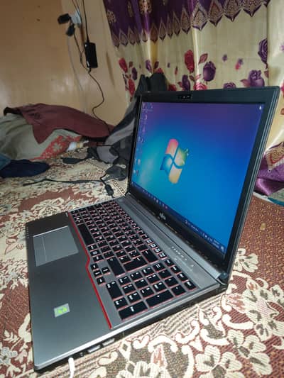 Lap Lop FUJITSU 5 gernetion 10/10 condition Made in japan