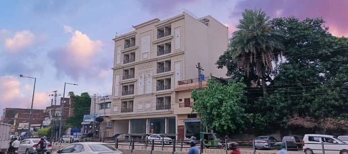 Good 919 Square Feet Flat For sale In Samanabad