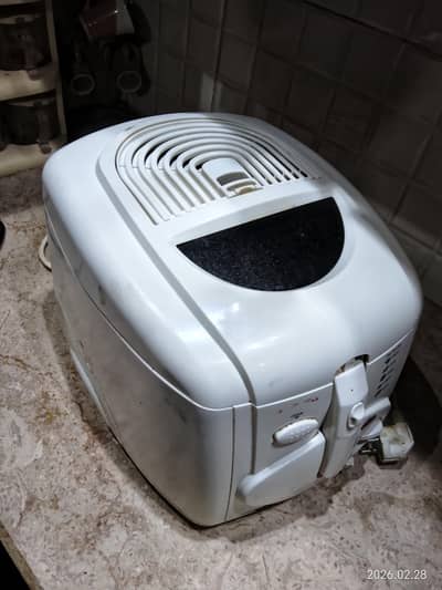 electric fryer. 0310//240//11/57.