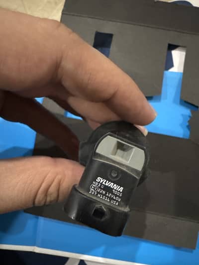 Sylvania head light bulbs 9005 (12v,60w)