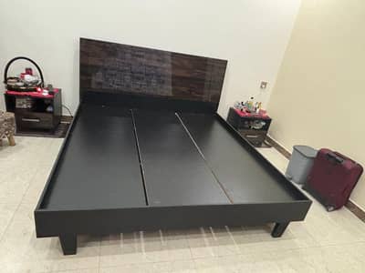 Habitt king size double bed with two sides table
