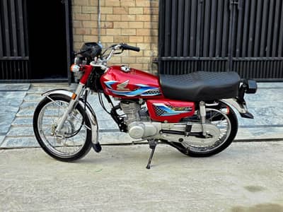 Honda 125 red 2024