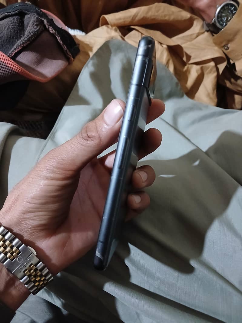 google pixel 7A  single sim 1