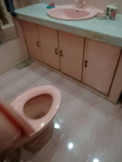 Idol house for resisdence for families