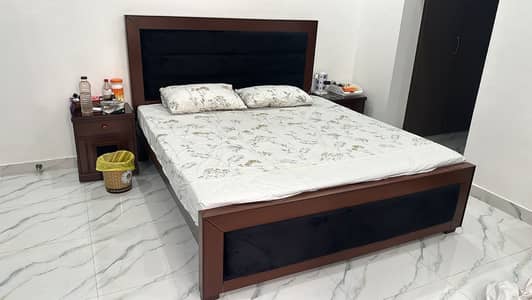 Bed set 6 feet by 6.5 feet