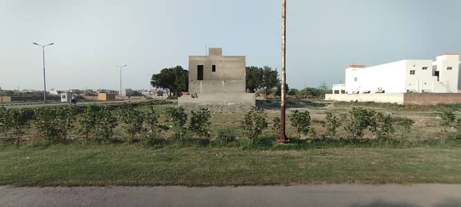 Back Of Main Road Facing 2 Kanal Top Location Low Budget Plot