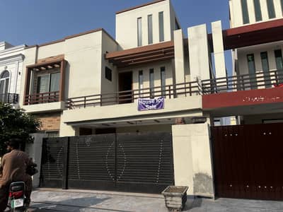 SLIGHTLY USED HOUSE 10 MARLA AVAILABLE FOR SALE IN CENTRAL BLOCK BAHRIA ORCHARD