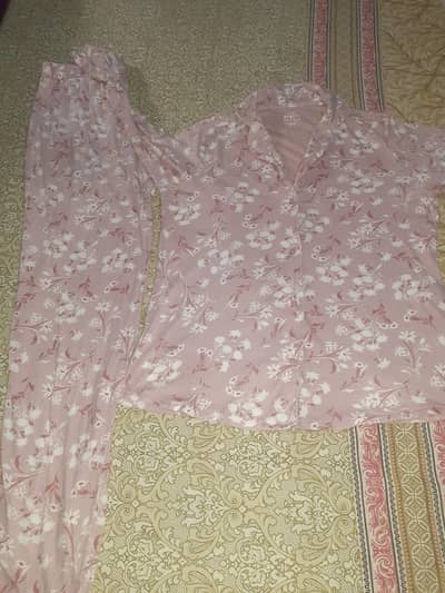 hr dress ki different prices hyn