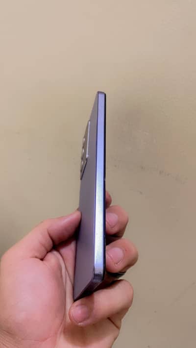 Bhot achy phone bus glass crick ho gaya chlna my koi malsa nahi ha