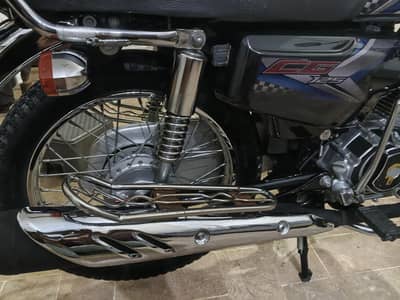 I am Selling my Honda 125 btr thn Suzuki Yamaha CD 70 Crown Honda