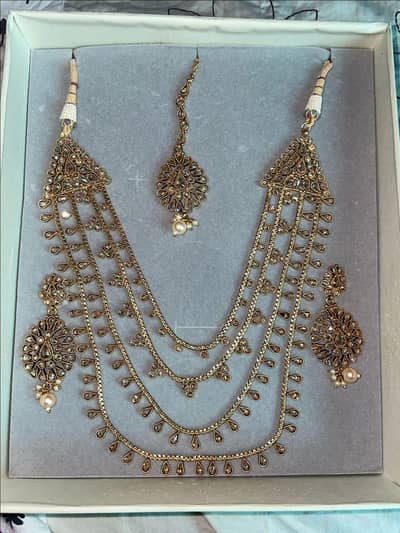 Tesoro  Brand Jewelry set- wore once