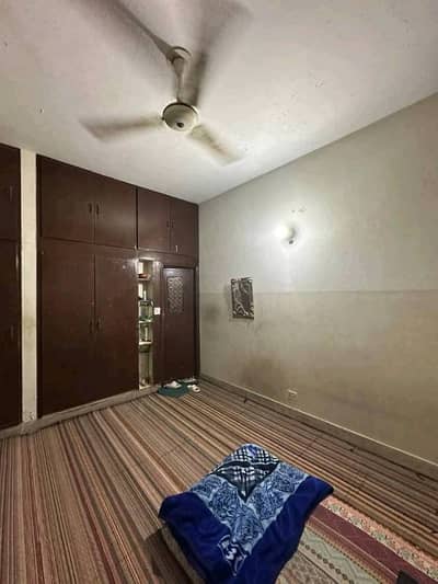 Carpet room available in g10/1 for Male only