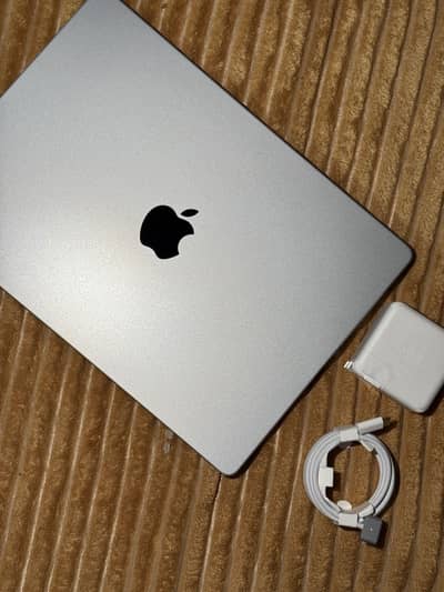 MacBook Pro M4 pro chip 14”24/512 brand new silver color