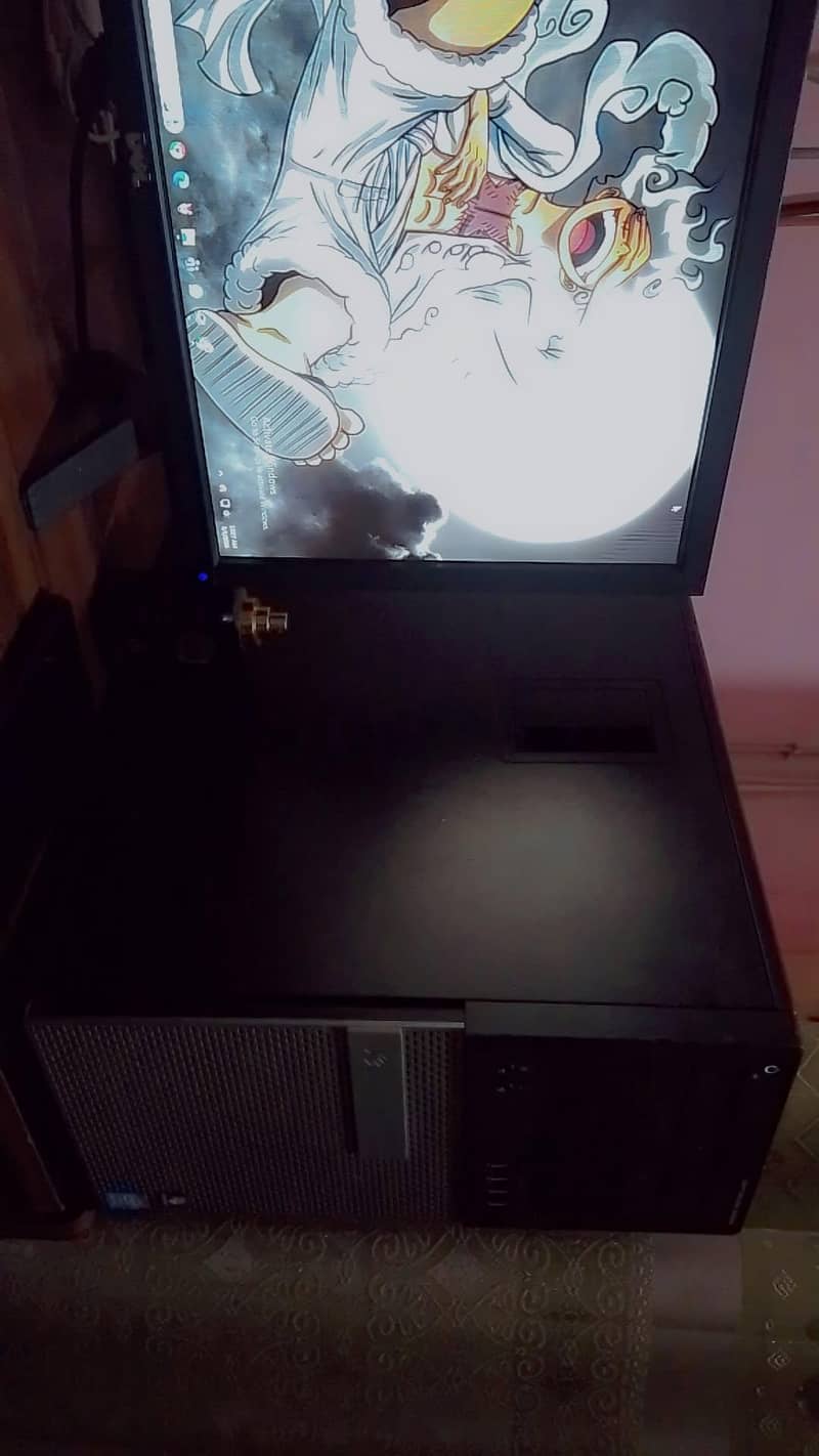 Dell Pc With CPU, KEYBOARD, MOUSE 10/10 CONDITON WITH WOODEN DESK 0