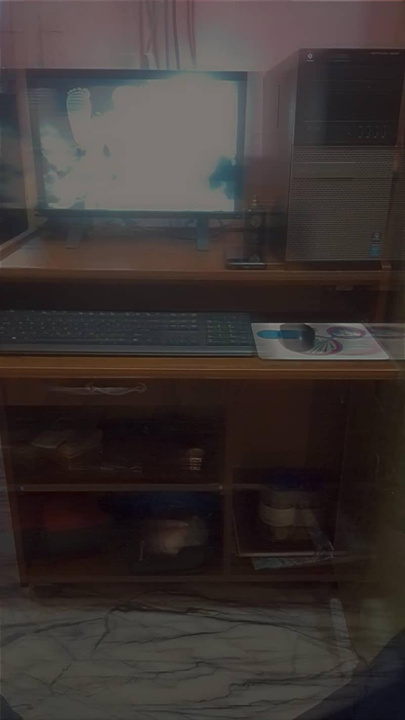 Dell Pc With CPU, KEYBOARD, MOUSE 10/10 CONDITON WITH WOODEN DESK 2
