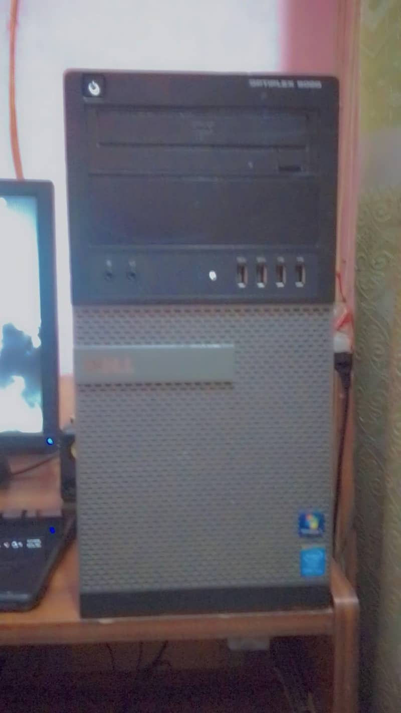 Dell Pc With CPU, KEYBOARD, MOUSE 10/10 CONDITON WITH WOODEN DESK 3