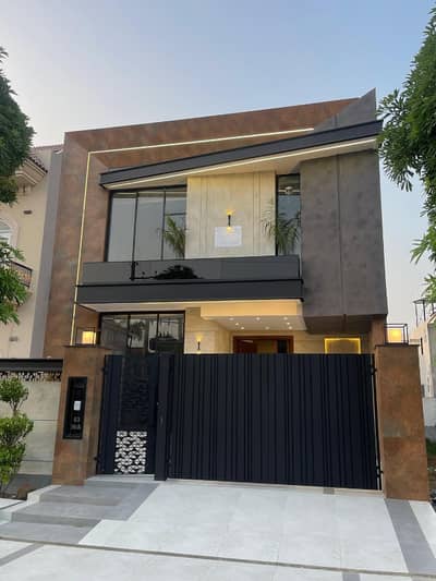 10 Marla brand new house available for rent in Bahria town phase 8