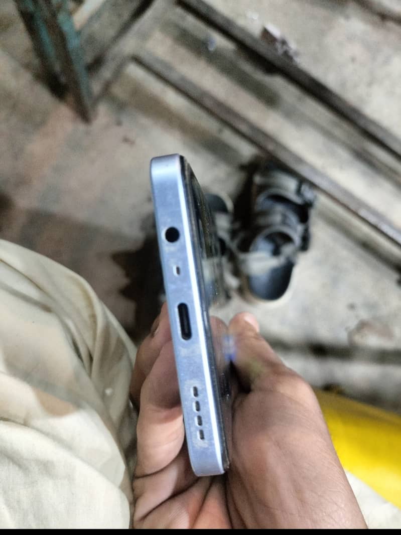 Realme Note 60 4