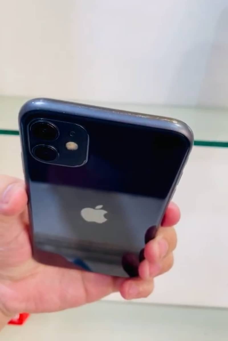 Apple iPhone 11 4