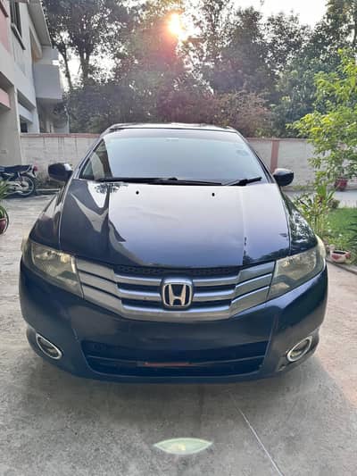 Selling Honda city 2010