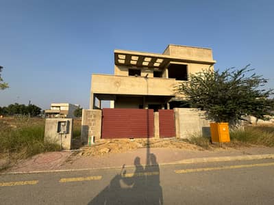 272 Sq Yd Gray Structure Villa #1565 Street-22 Near Park/Bahria Heights Precinct-8! Customize Your Dream Home Architecture! Parks, Mosque, Gallery, Commercial Areas & Amenities Nearby. Perfect Family Build or Smart Investment!