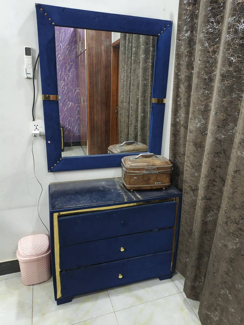 Dressing table 0