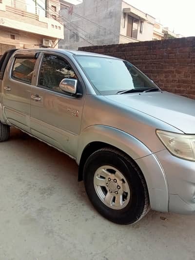 TOYOTA HILUX VIGO CHAMP 4X4 SUV SPORTS DALA PICKUP TRUCK