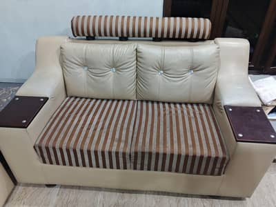 Stylish & Comfortable Sofa Set – Like New