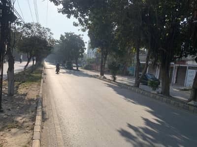 12 MARLA CORNER LIFE TIME COMMERCIAL BUILDING 4 SALE