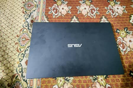 ASUS Ryzen 5(15.6'  4k Display) 2gb Radeon Graphics 8gb Ram 256gb NVMe