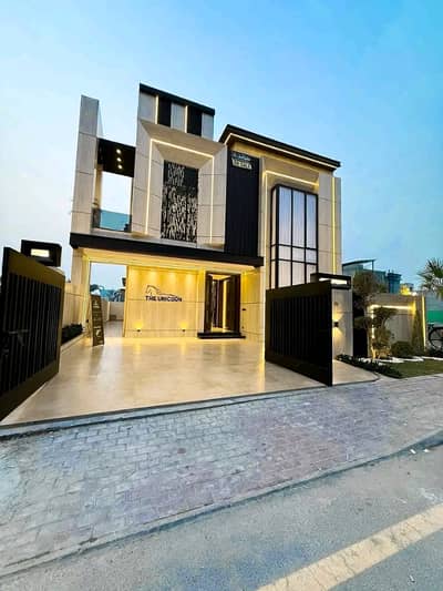 10 Marla Luxury House is Available for Rent in Bahria Town Lahore