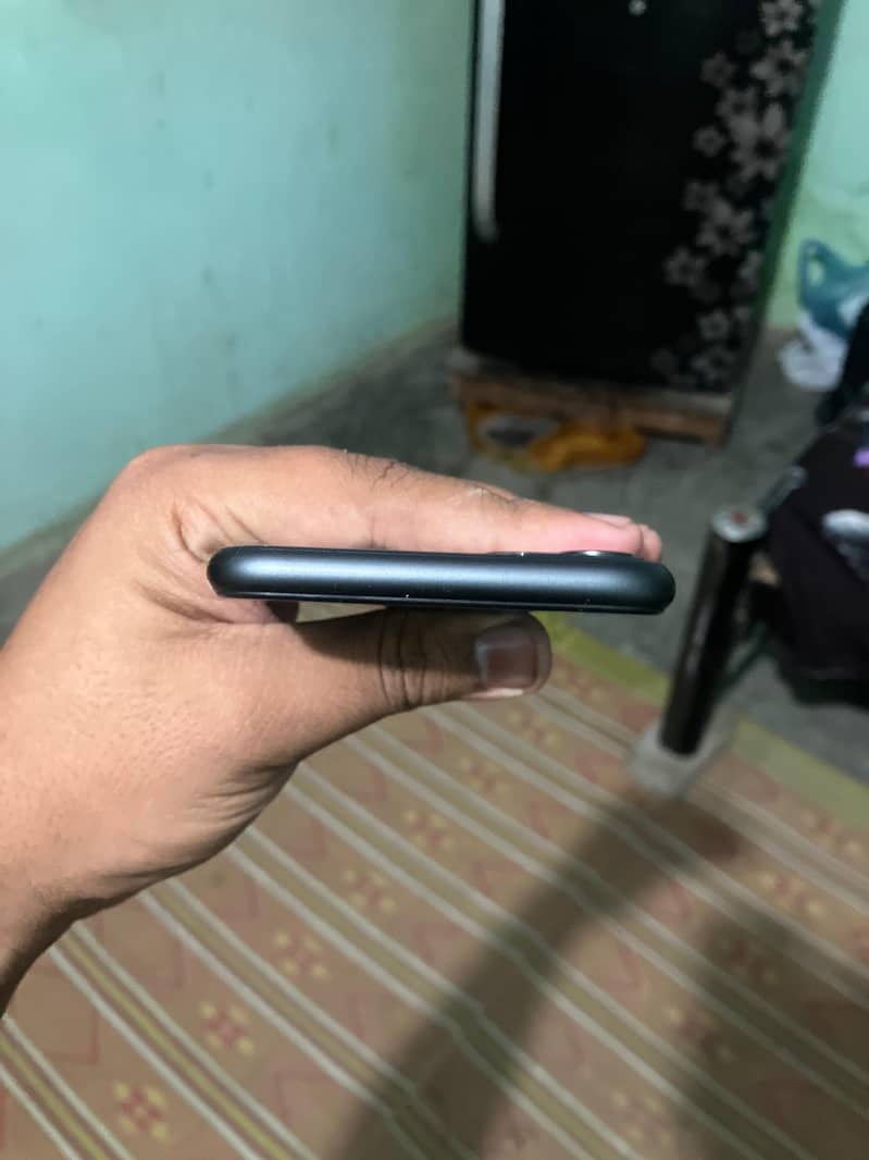 iPhone 11 7