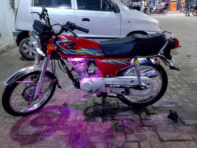 Honda 125 Euro II (09/2017) (Karachi no)*0321*288*9915*
