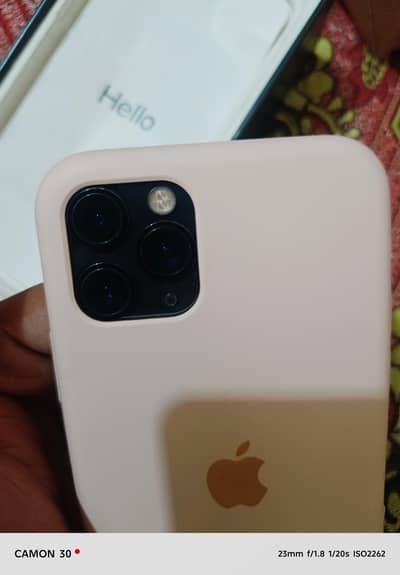 i PHONE 11 PRO j,v whit Box