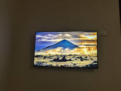 SAMSUNG 50 INCH SMART CRYSTAL UHD 4K TV Model 50DU7000