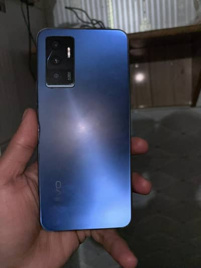 v23e 8/128gb 10/8 only charger screen ma shade Hain butt original ha