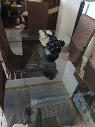 Dinning table for urgent sale