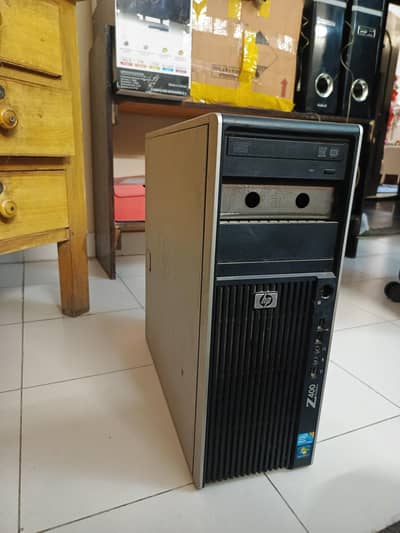 Gaming PC HP Workstation Z400 + Hanns G screen