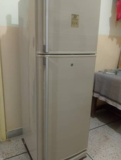 dawlance fridge for sale good condition koi problem nahi ha fridge ma
