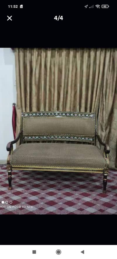 Elegant Victorian sofa in pure sheesham wood