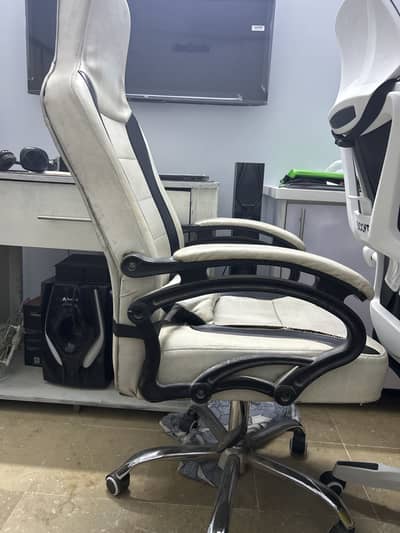 Computer gaming chair