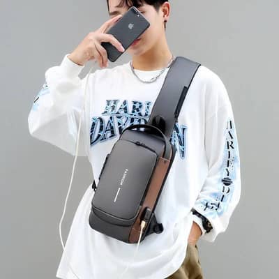 CROSSBODY BAG with POWER BANK