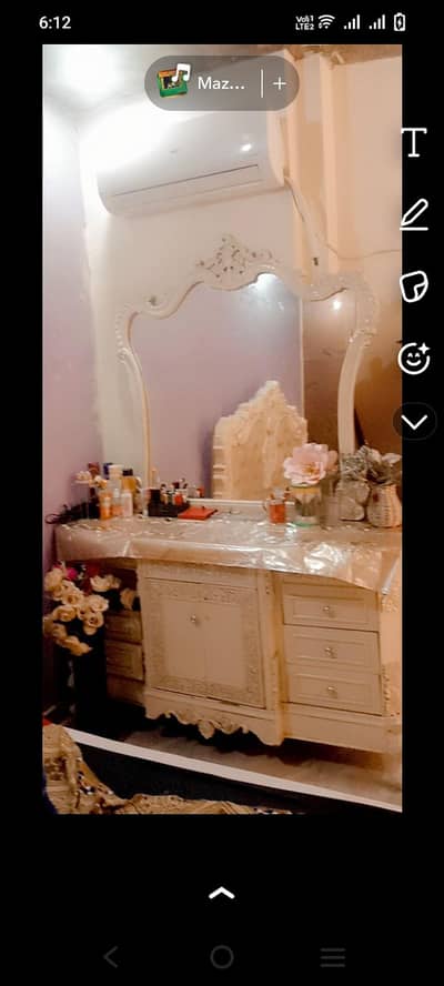 Beautifull  royal dressing table for sale in a cheap prize