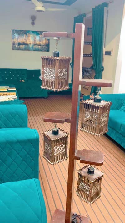 Elegant wooden floor lamp with 4 hanging lanterns lights