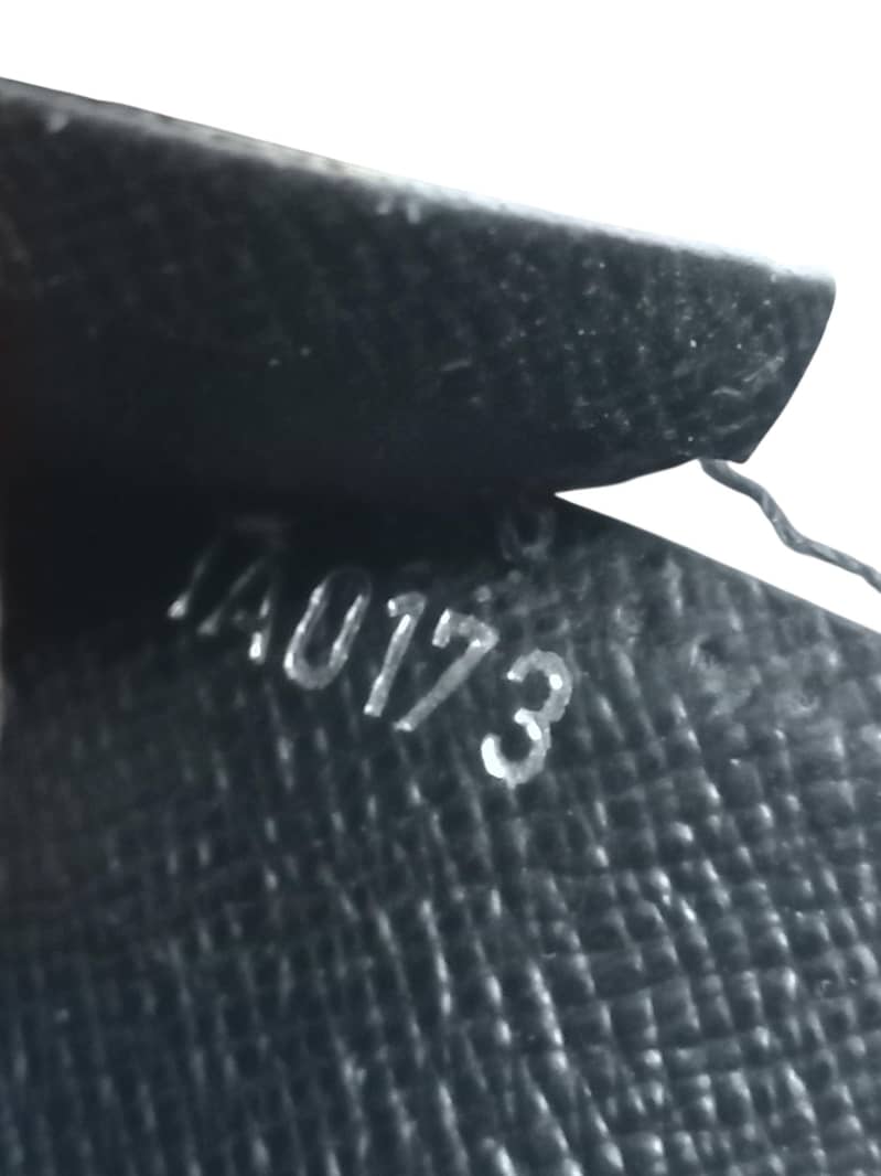 Louis vuitton wallet coded 4